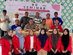 Mahasiswa FKM Unhas Edukasi Warga Bonto-bonto Pangkep Daur Ulang Sampah Plastik