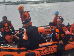Akibat Cuaca Ekstrem, Satu Kapal Nelayan di Makassar Terbalik