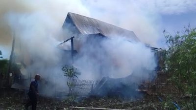 Ditinggal Pemiliknya, Satu Rumah di Jeneponto Hangus Terbakar