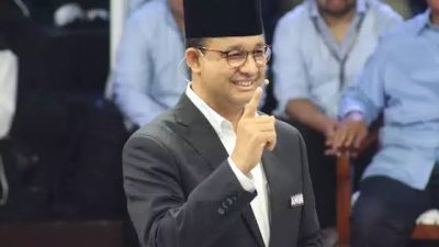 Anies Baswedan Nyoblos di TPS 60 Cilandak