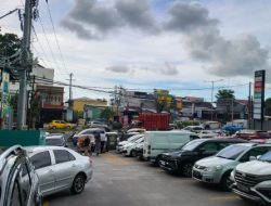 Bikin Macet, Pengendara Keluhkan Toko Satu Sama di Perintis Kemerdekaan