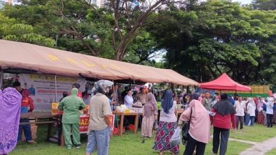 Beras Mahal Warga Bantaeng Padati Gerakan Pangan Murah di Pantai Seruni