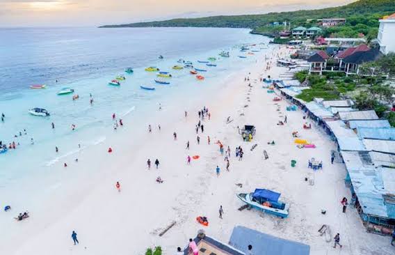 Jelang Ramadan Pantai Tanjung Bira Ramai Dikunjungi