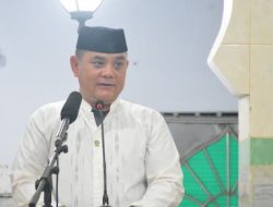 Pj Bupati Sinjai Sholat Tarawih Pertama di Mesjid Agung Nujumul Ittihad