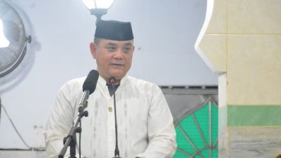 Pj Bupati Sinjai Sholat Tarawih Pertama di Mesjid Agung Nujumul Ittihad