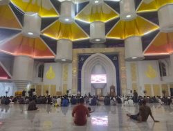 Masjid Kubah 99 Makassar Banyak Dikunjungi Pelancong untuk Shalat Tarwih