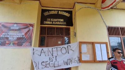 Istri Kades Karama Minta Warga Untuk Tidak Berdemo-Segel Kantor Desa