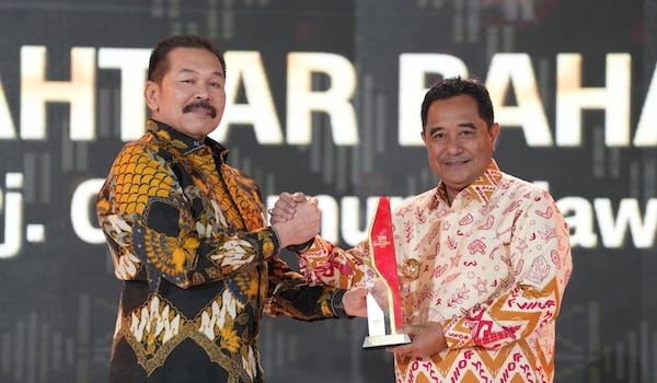 Pj Gubernur Sulsel Bahtiar Baharuddin Memenangkan Penghargaan Excellence Govarnance Leadership