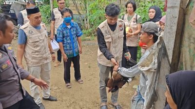 BLA Polda Sulbar Salurkan Bantuan Sembako-Ternak untuk Kaum Duafa dan Janda