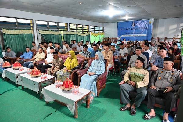 Buka Puasa Bersama UPTD SMPN 5 Sinjai Dihadiri Pj Bupati