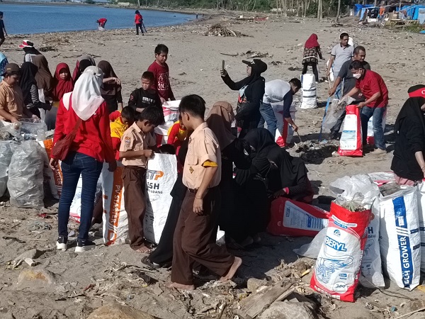 Lintas Komunitas hingga Pelajar di Bulukumba Ikut Aksi Bersih Bersih