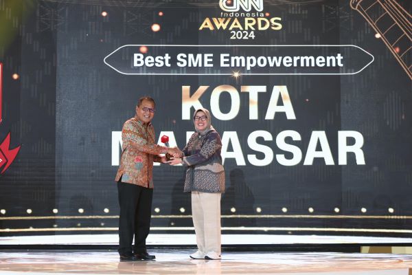 Danny Pomanto Terima 4 Penghargaan Sekaligus di CNN Indonesia Awards 2024