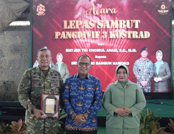 Perkuat Kolaborasi, Danny Pomanto Hadiri Sertijab Pangdivif 3/Kostrad