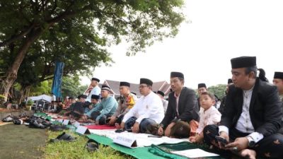 Momentum Idulfitri, Pj Bupati Bantaeng Tunaikan Shalat Ied Bersama Masyarakat