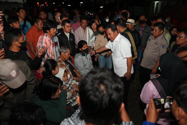 Tana Toraja Berduka, Pj Gubernur Kunjungi Korban dan Serahkan Bantuan
