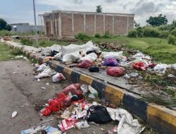 Joroknya Tumpukan Sampah di Jalan Ishak Iskandar Jeneponto Dikeluhkan Warga