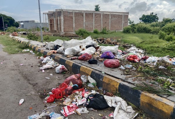 Joroknya Tumpukan Sampah di Jalan Ishak Iskandar Jeneponto Dikeluhkan Warga