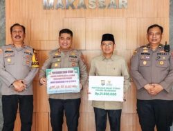 Kapolres Pelabuhan Serahkan Zakat Fitrah Rp 21.950.000 ke Baznas Makassar