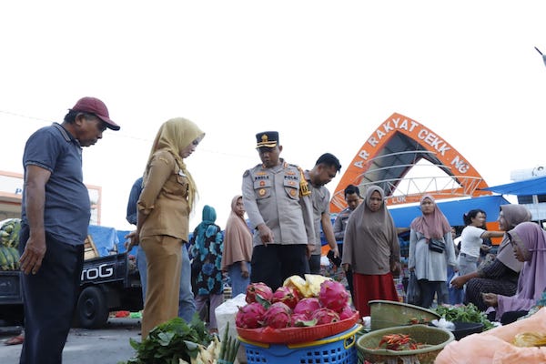 Jelang Lebaran Kapolres Bulukumba Cek 3 Lokasi Pastikan Bahan Pokok Tersedia