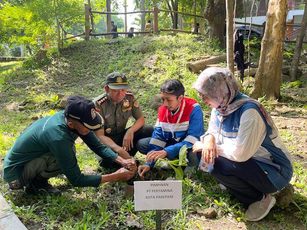 Pertamina Terminal Parepare Tanam 2.500 Pohon di Kebun Raya Jompie