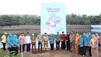 Hari Bumi Sedunia, Pj Bupati Bantaeng Himbau Masyarakat Wajib Tanam Pohon