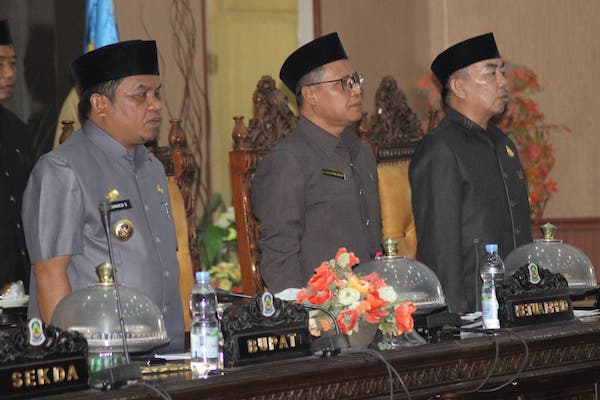 Junaedi Bakri Serahkan LPJ 2023 ke DPRD Jeneponto