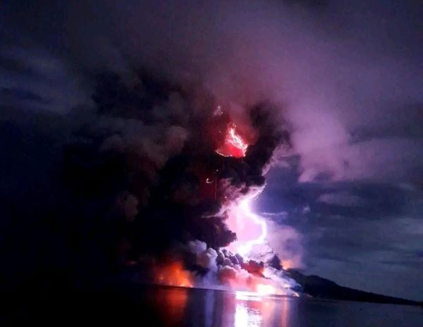 Erupsi Gunung Ruang, 5 Penerbangan Dibatalkan, 3 Dialihkan ke Bandara Sultan Hasanuddin