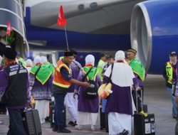 CJH Kloter Pertama Embarkasi Makassar Tiba di Madinah, Langsung Sujud Syukur