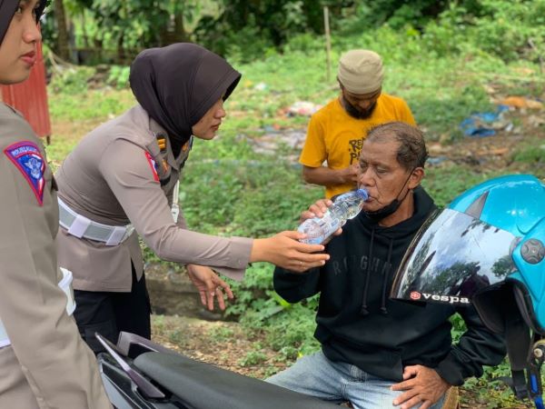 Srikandi Ditlantas Polda Sulbar Hadir Melayani Setulus Hati