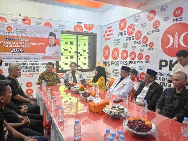 Maju Pilwali Makassar 2024, Amri Arsyid Serahkan Formulir ke PKS