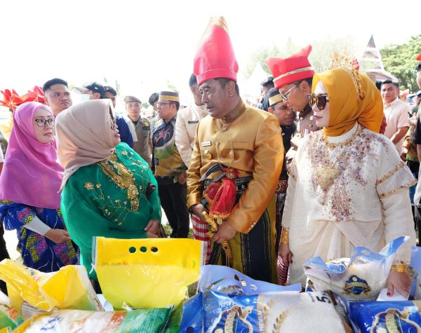 Hadiri HUT Jeneponto, Pj Gubernur Tinjau GPM Hingga Serahkan Bantuan