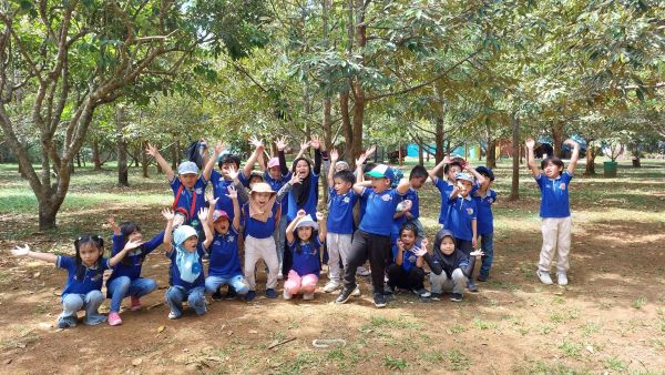 Sekolah Alam Bosowa Gelar Outing Edukatif di Wisata Kebun Gowa