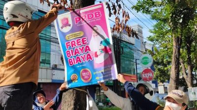 DLH Makassar Tertibkan Spanduk dan Baliho di Jalan