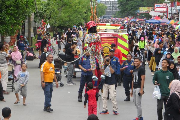 DamKarMat Makassar Hibur dan Edukasi Masyarakat di Car Free Day