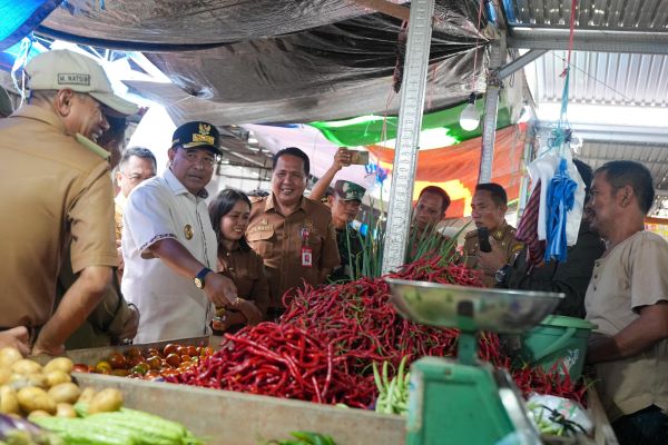 Pj Gubernur Sulbar, Tinjau Ketersediaan Pasokan di Pasar Smart Pasangkayu