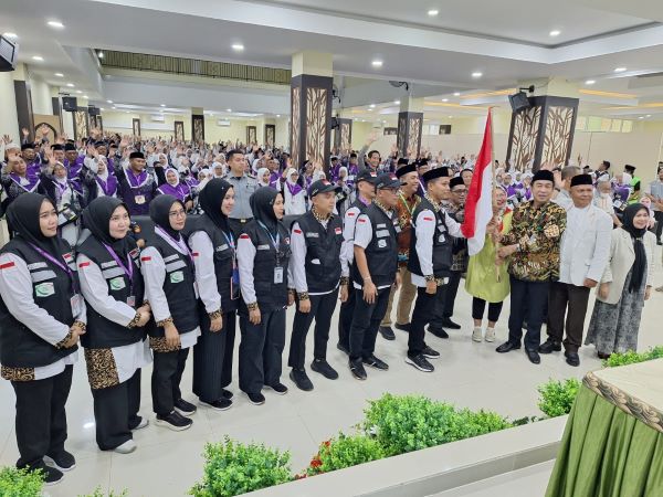 Dilepas DPR RI, CJH Kloter 5 Embarkasi Makassar Berangkat ke Mekah