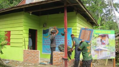 Rumah Keluarga Tunanetra di Majene Direhabilitasi TNI