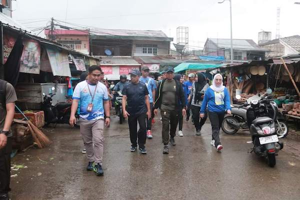 Tingkatkan Kesadaran Masyarakat, Bupati Mamuju Arahkan ASN Kerja Bakti