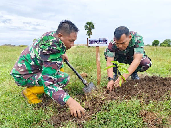 Dukung Program Ketahanan Pangan, Dandim Jeneponto Tanam Pohon Didepan Kasad