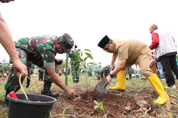 Pj Bupati Bantaeng Apresiasi Penanaman Pohon di Wilayah Kodim 1410