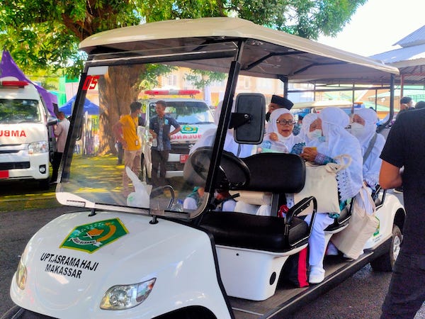 441 CJH Kloter Pertama Embarkasi Haji Makassar Berangkat, 1 Batal Karena Hamil