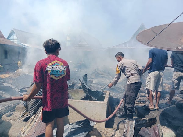 Si Jago Merah Hanguskan 2 Rumah Warga di Jeneponto