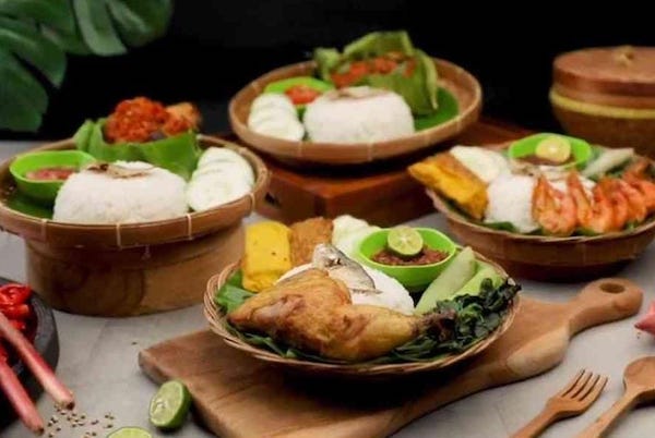 Nasi Tempong Pattimura Bagi-Bagi Ratusan Makanan Gratis, Ini Syaratnya!