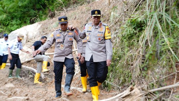 Bersama Pj Gubernur, Kapolda Sulbar Kunjungi Lokasi Longsor di Mamasa