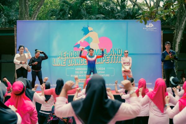 Ribuan Peserta Meriahkan Kompetisi Zumba di Bugis Waterpark Adventure