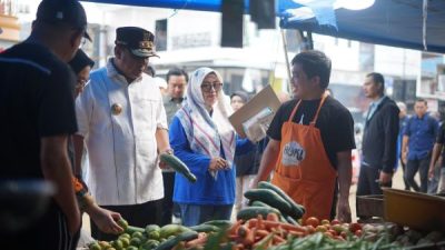 Pastikan Inflasi Terkendali, Pj Gubernur Sidak Pasar di Mamuju
