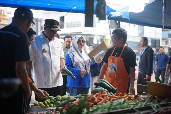 Pastikan Inflasi Terkendali, Pj Gubernur Sidak Pasar di Mamuju