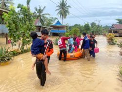 PMI Turunkan Relawan Evakuasi Korban Banjir dan Longsor di Sulsel