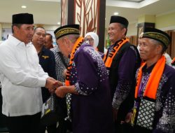 Pj Gubernur Sulsel Lepas Kloter 1 Jemaah Haji Embarkasi Makassar