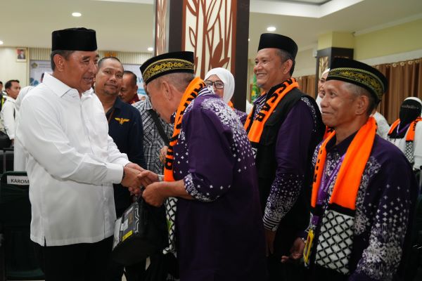 Pj Gubernur Sulsel Lepas Kloter 1 Jemaah Haji Embarkasi Makassar